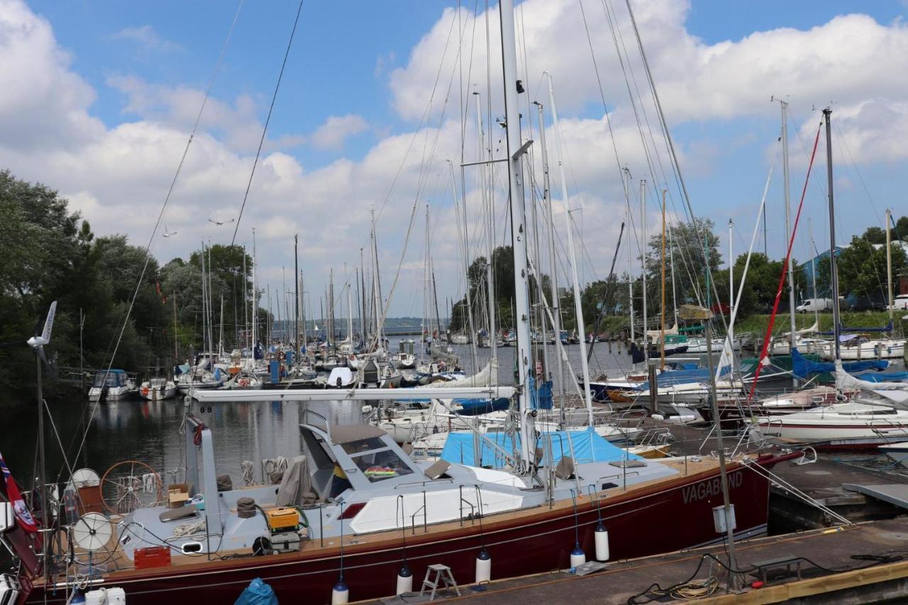 Hausboot Lina In Flensburg Hotel Exterior foto